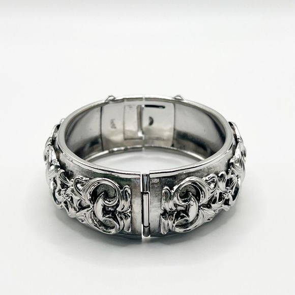 Coro Pegasus Hinged Bangle Bracelet Silver Tone Victorian Revival 7" Signed - Picture 3 of 8